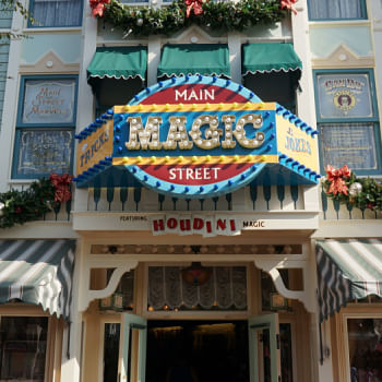 disneyland main street magic shop