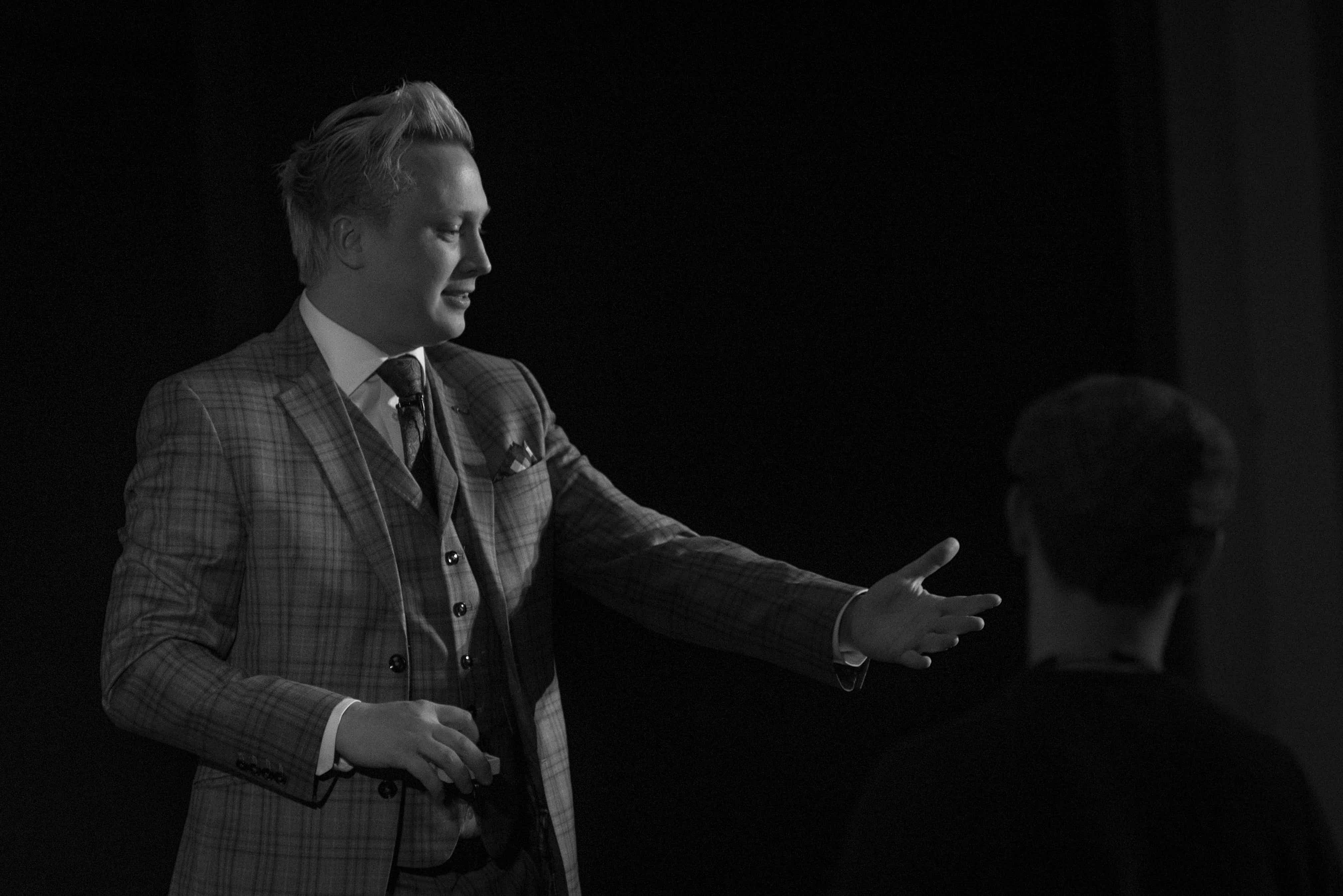 Kennedy the Mentalist performing a mentalist trick