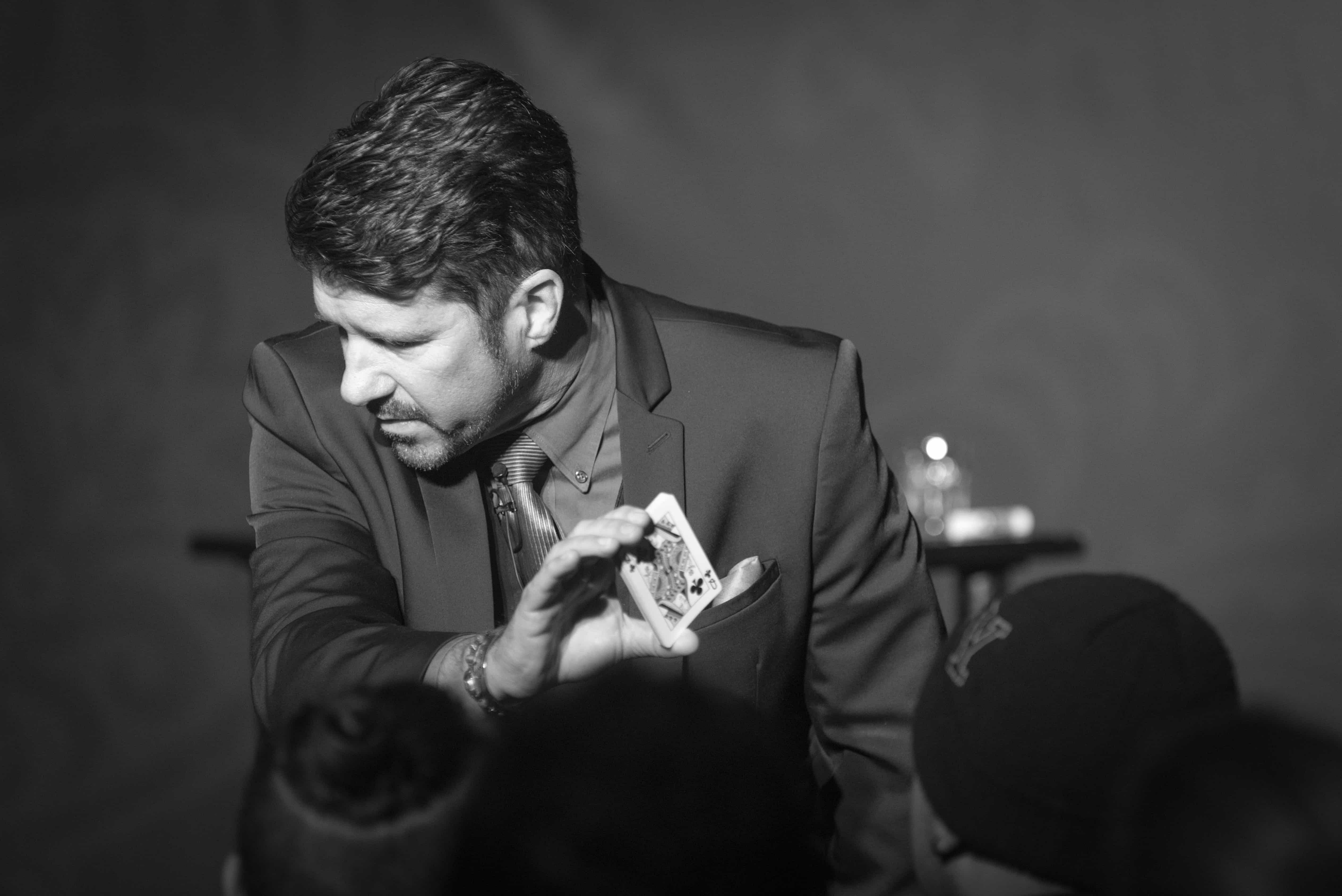 Banachek using playing cards to perform a mentalism trick
